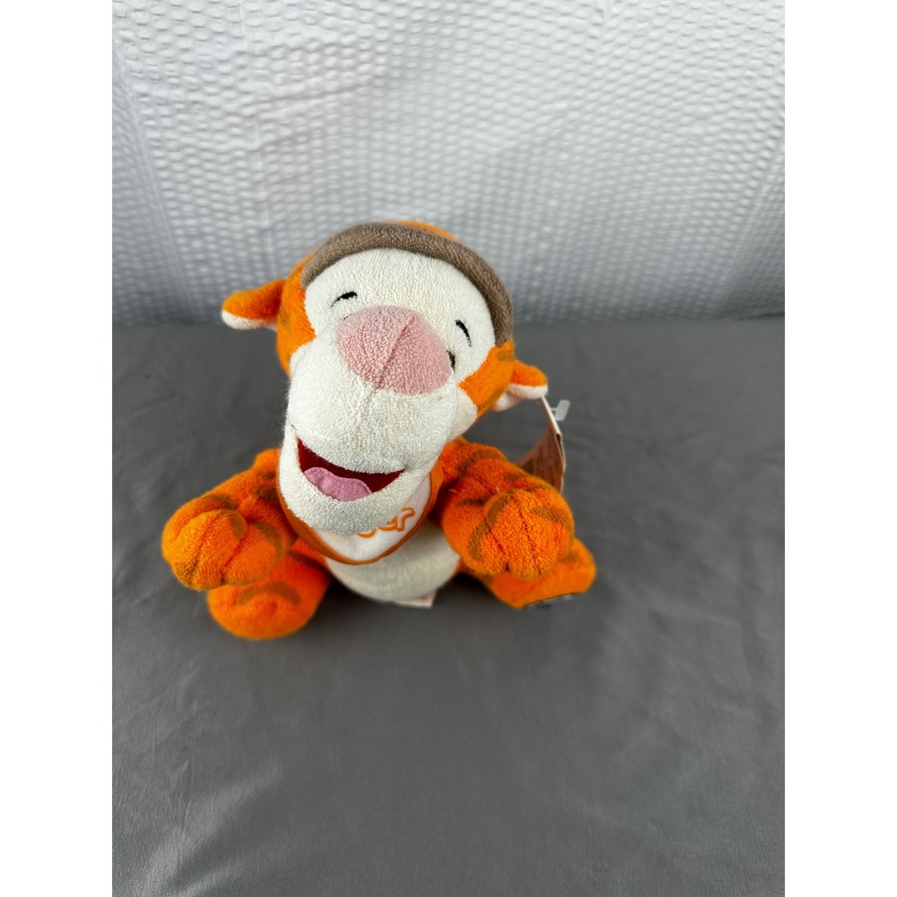Walt Disney World Baby Tigger Beanie w/ Tags Bib 8" Sitting (Winnie the Pooh)